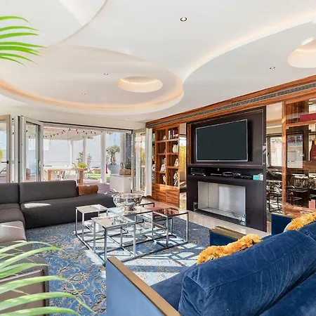 Valentino Penthouse - 450m2 Plus 200m2 Rooftop Apartment Lisbon